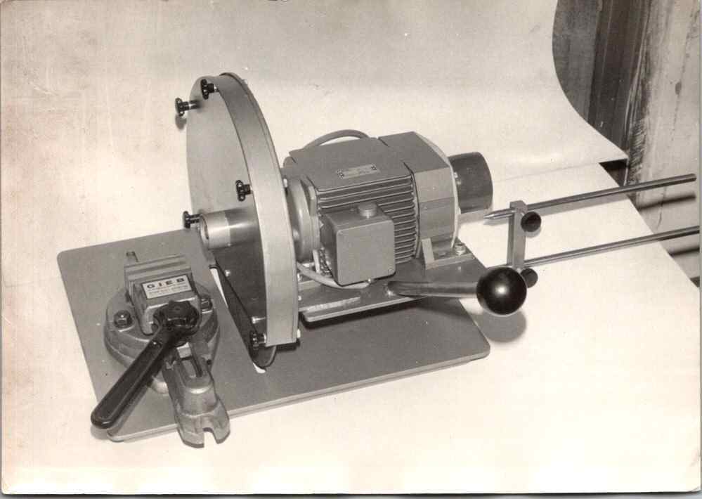 Historische Werkstattmaschine mit GIEB-Typenschild